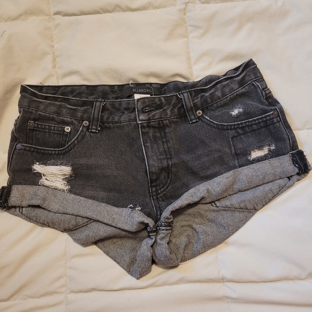 $10 off $60 ⭐️ Billabong black distressed denim shorts